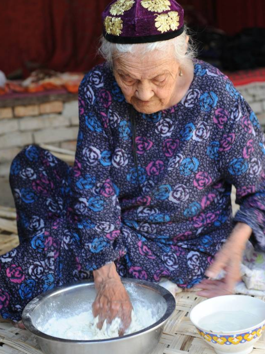 她今年135岁，生于清光绪年间，爱吃一种水果